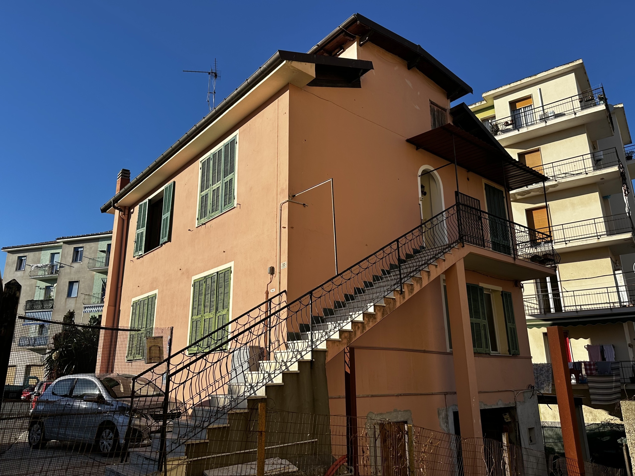Immagine 7 di Casa bifamiliare in vendita  in via Andreoli 20 a Imperia