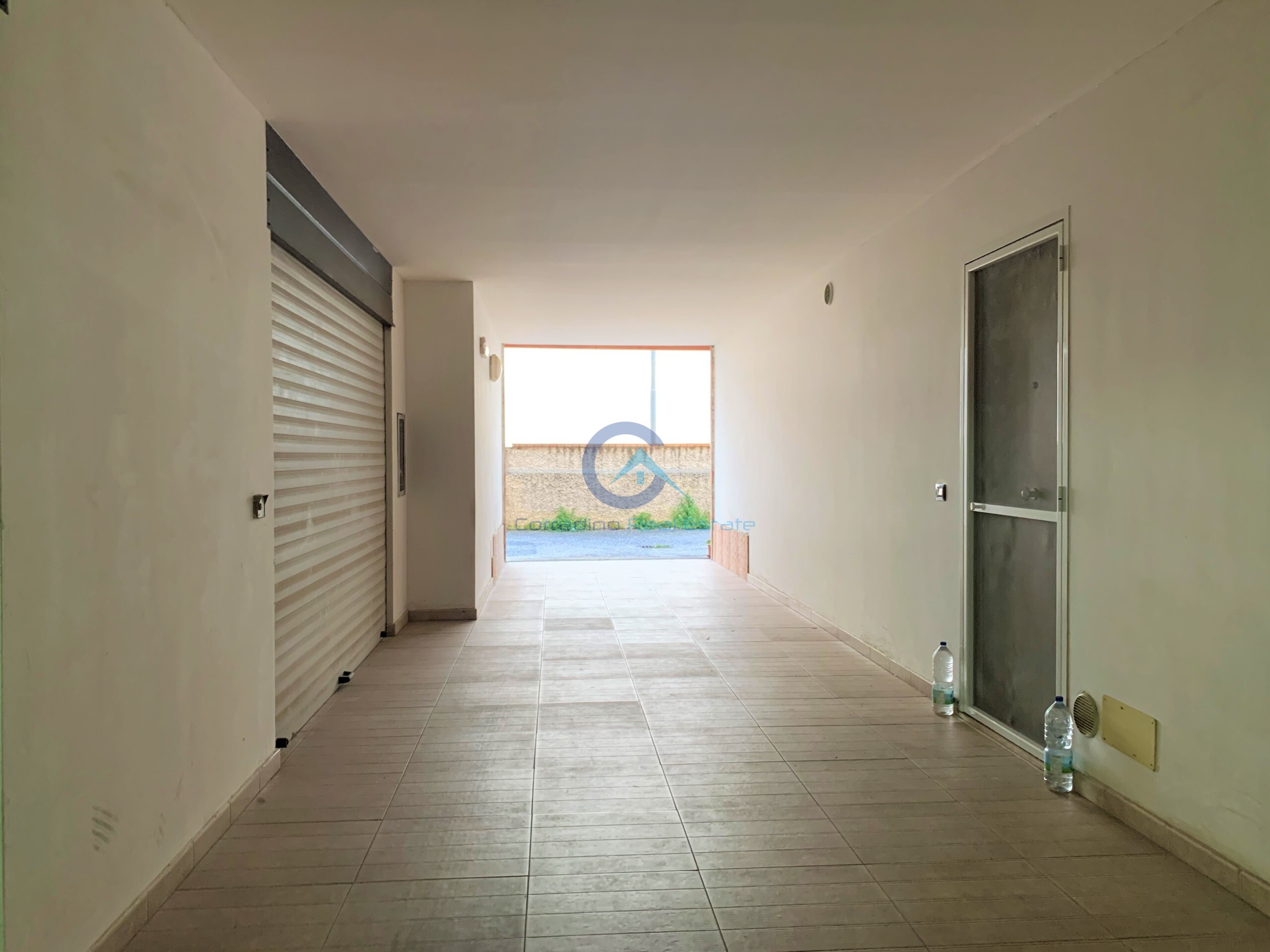 Immagine 2 di Garage in vendita  a Catanzaro