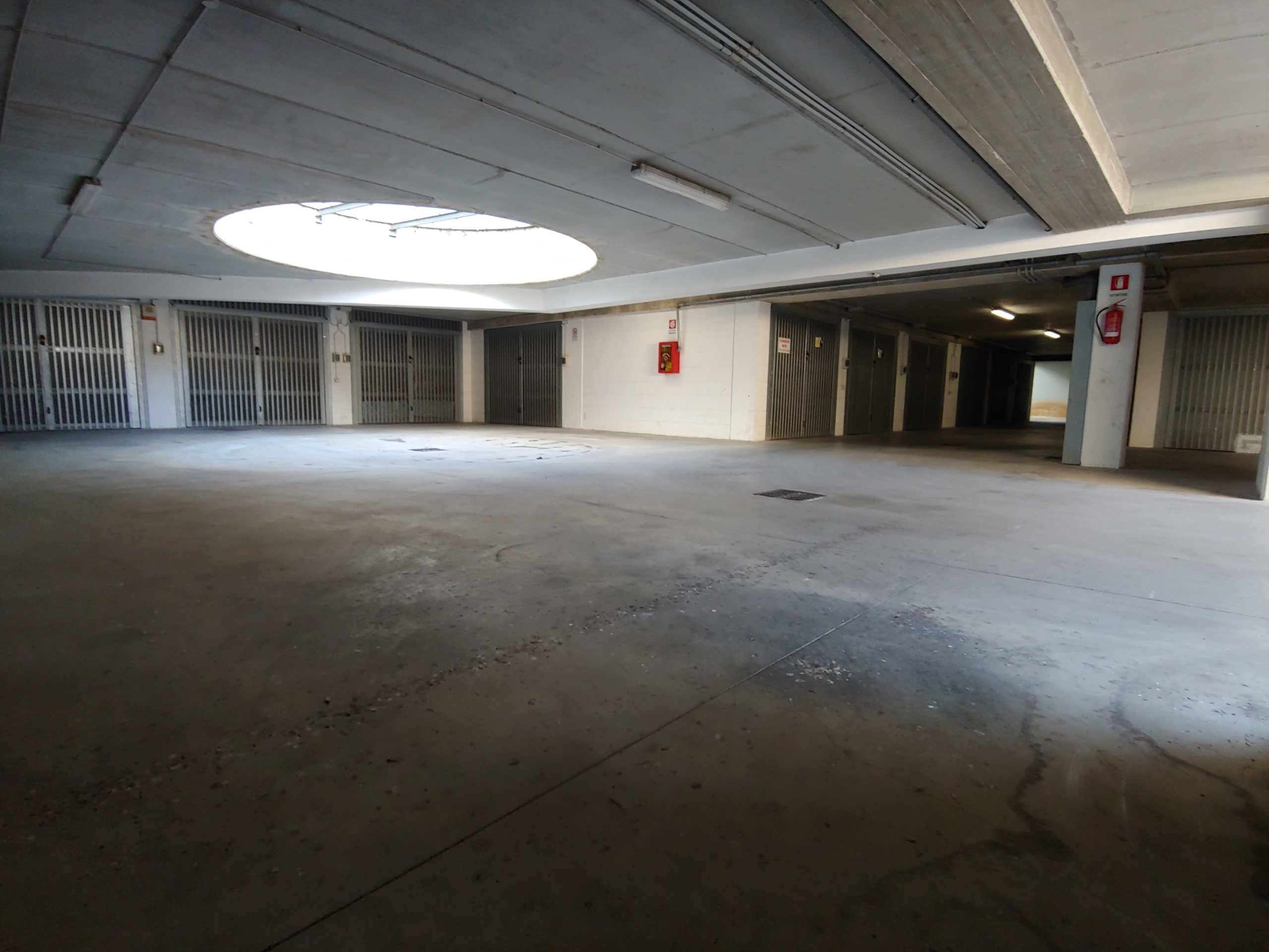 Immagine 4 di Garage in vendita  in Via Don Tonino Bello 97 a Roma