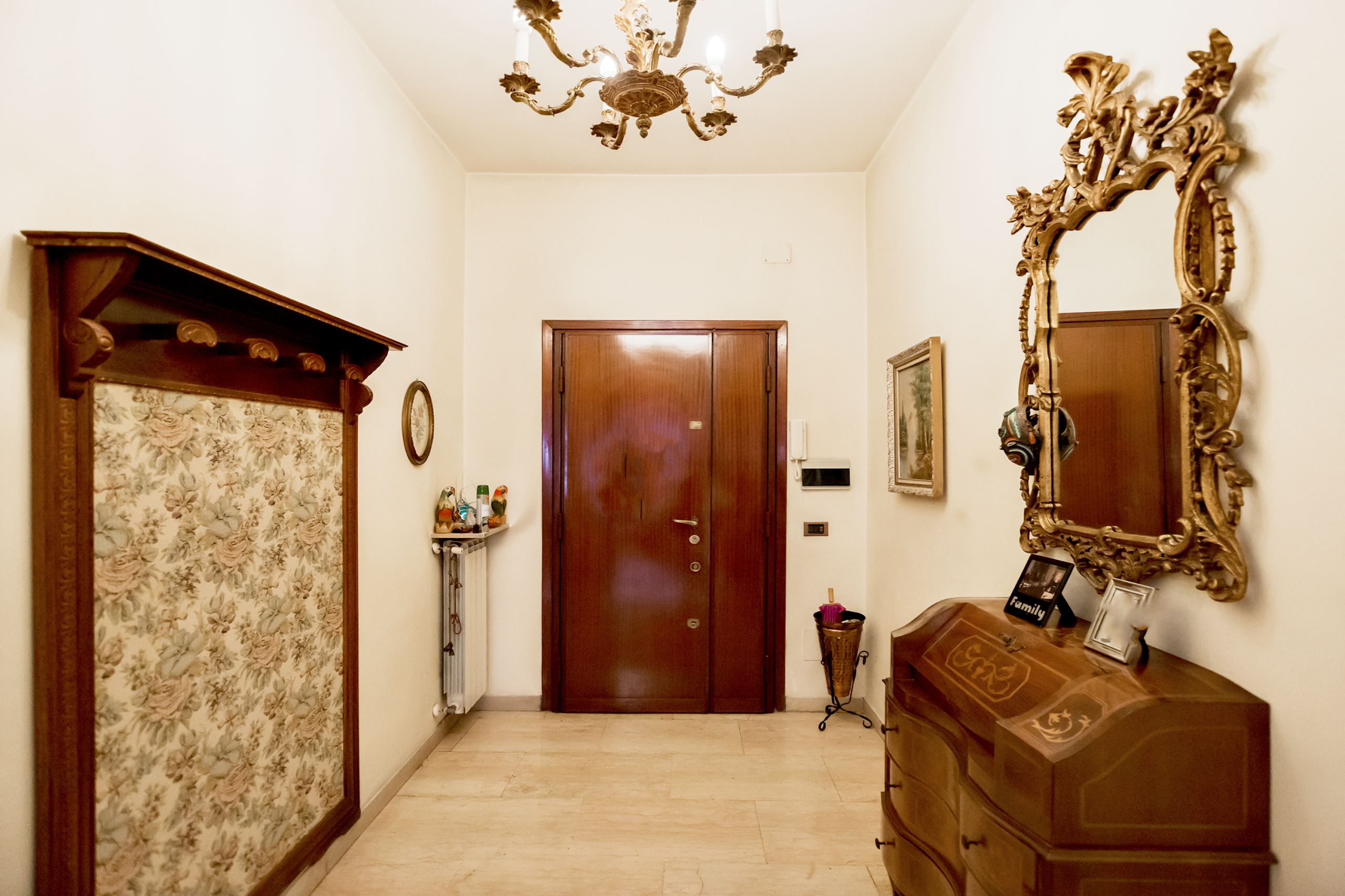 Immagine 3 di Trilocale in vendita  in Viale dei Consoli 27 a Roma