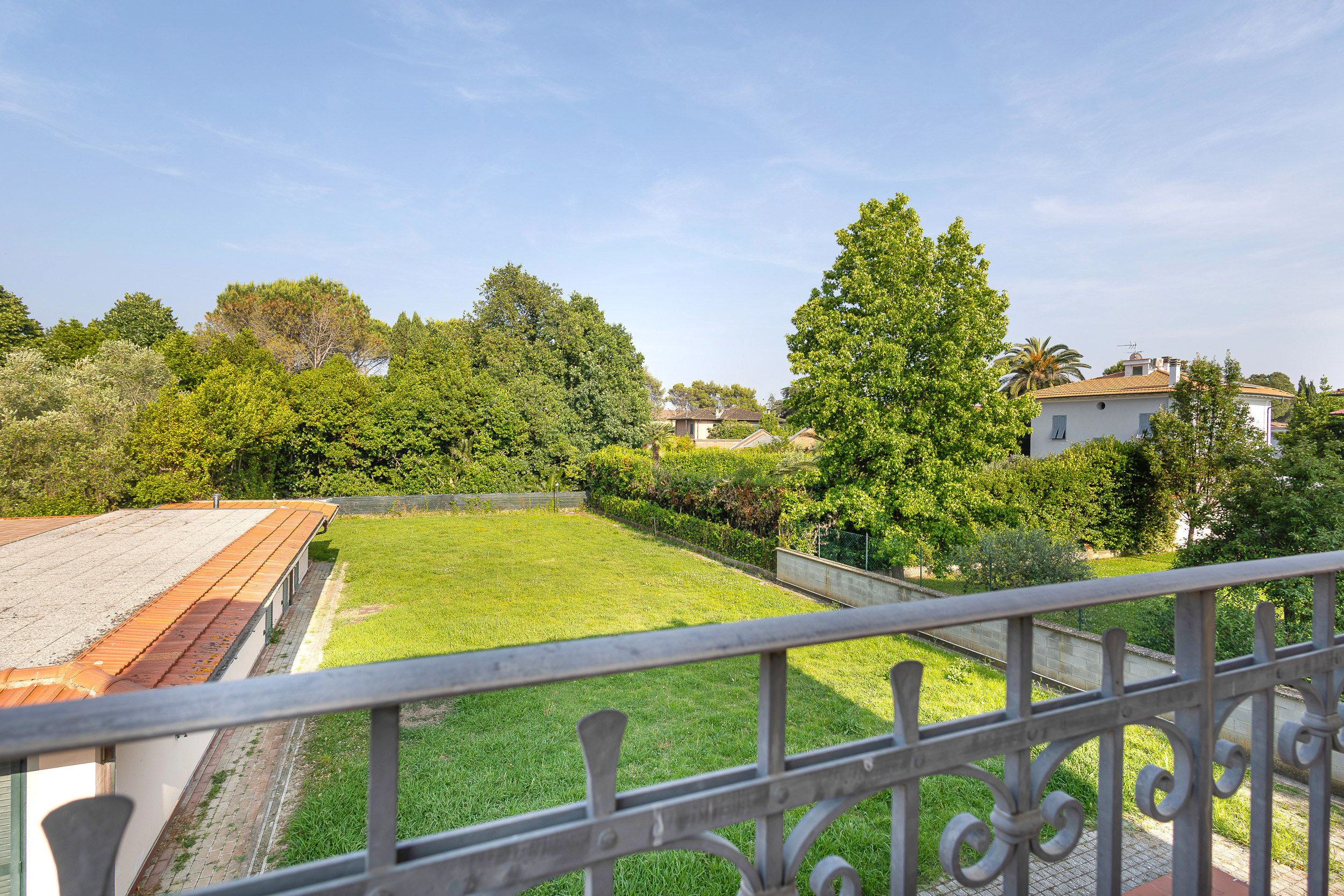 Immagine 23 di Villa in vendita  a Pisa