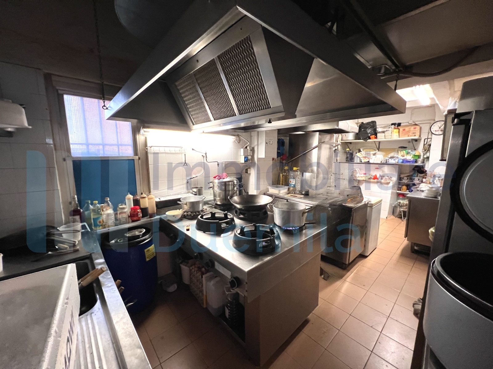 Immagine 10 di Locale commerciale in vendita  a Bologna