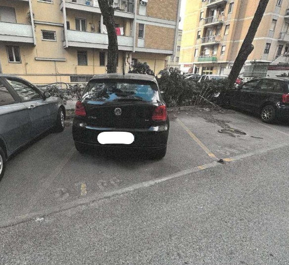 Immagine 1 di Garage in vendita  in Via Luigi Gherzi snc a Genova