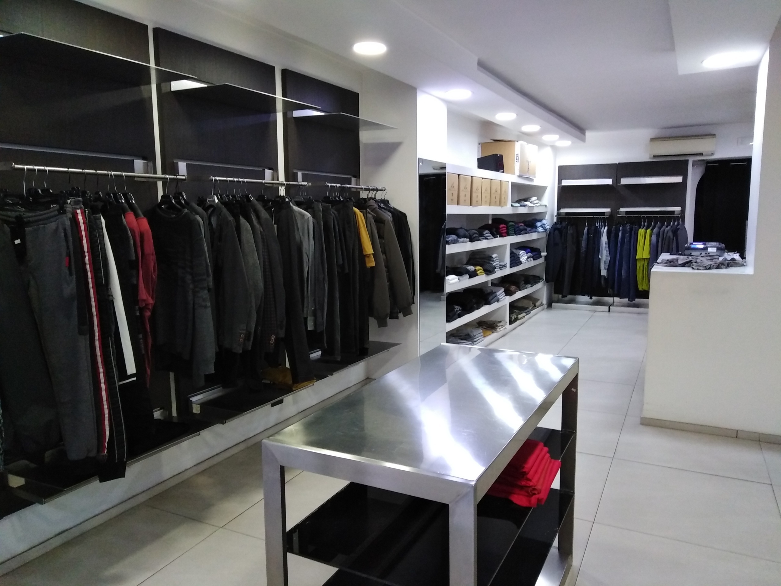 Immagine 2 di Locale commerciale in affitto  a Ragusa