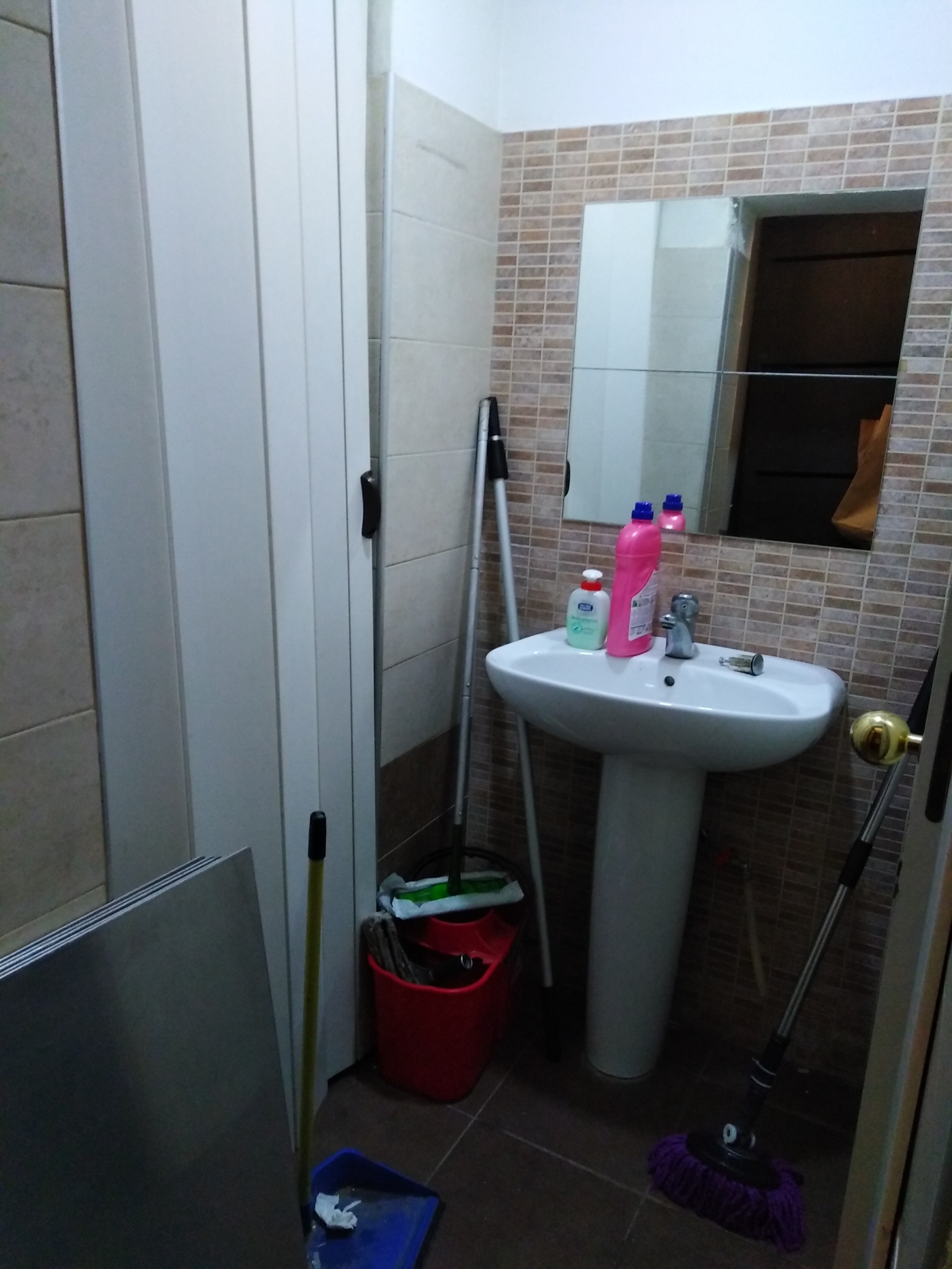 Immagine 7 di Locale commerciale in affitto  a Ragusa