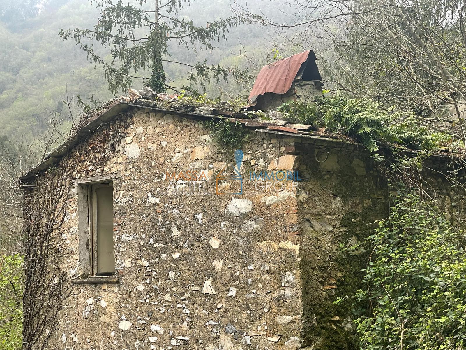 Immagine 12 di Casa semindipendente in vendita  in Via Monte Grappa 1 a Stazzema