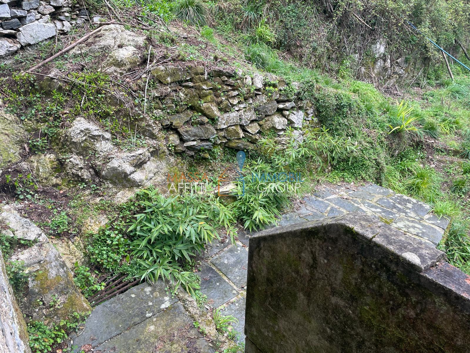Immagine 18 di Casa semindipendente in vendita  in Via Monte Grappa 1 a Stazzema