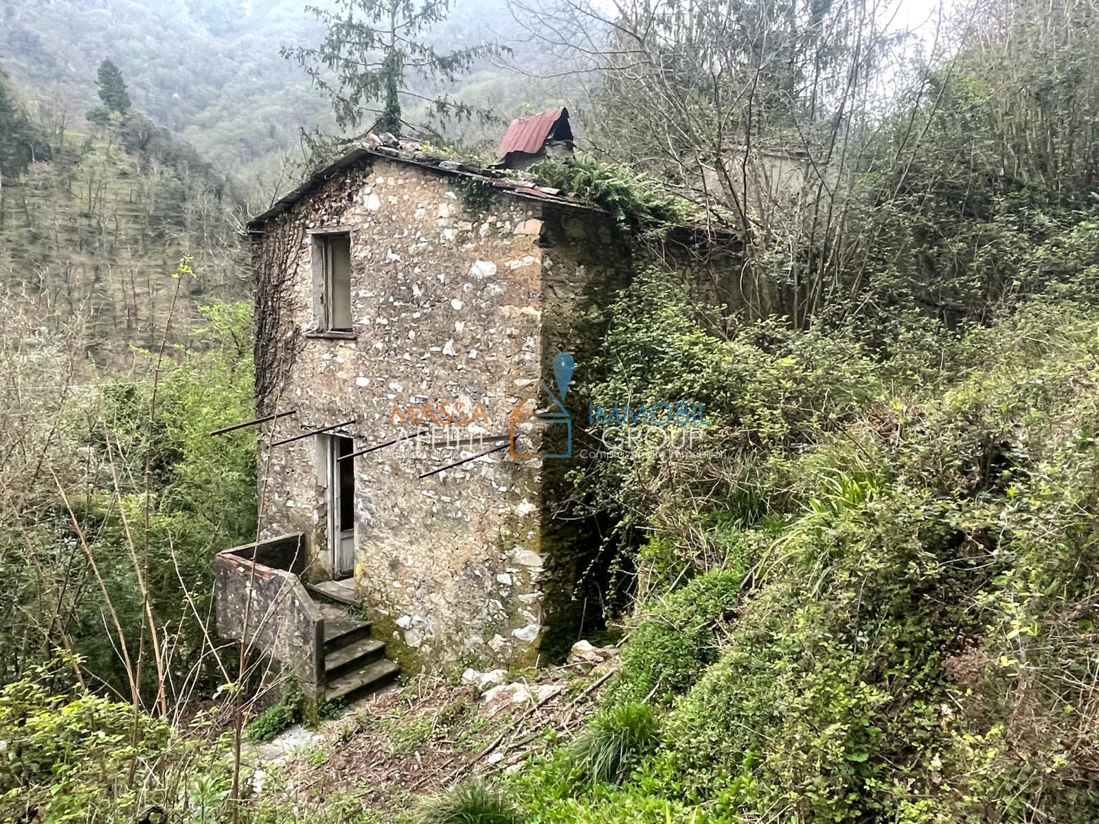 Immagine 4 di Casa semindipendente in vendita  in Via Monte Grappa 1 a Stazzema