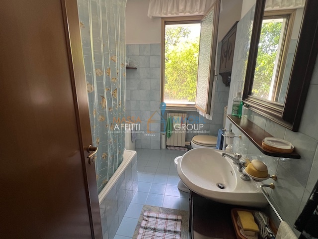 Immagine 26 di Trilocale in vendita  in Largo Quercioli 16 a Massa