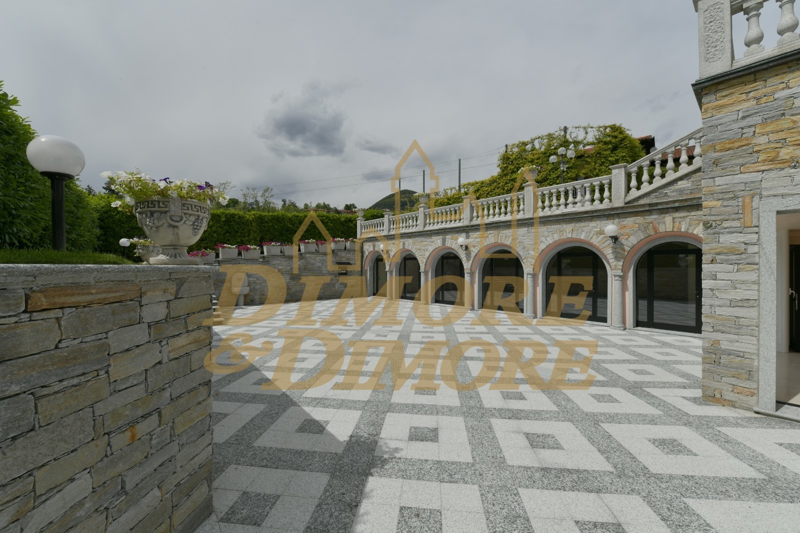 Immagine 28 di Villa in vendita  a Verbania