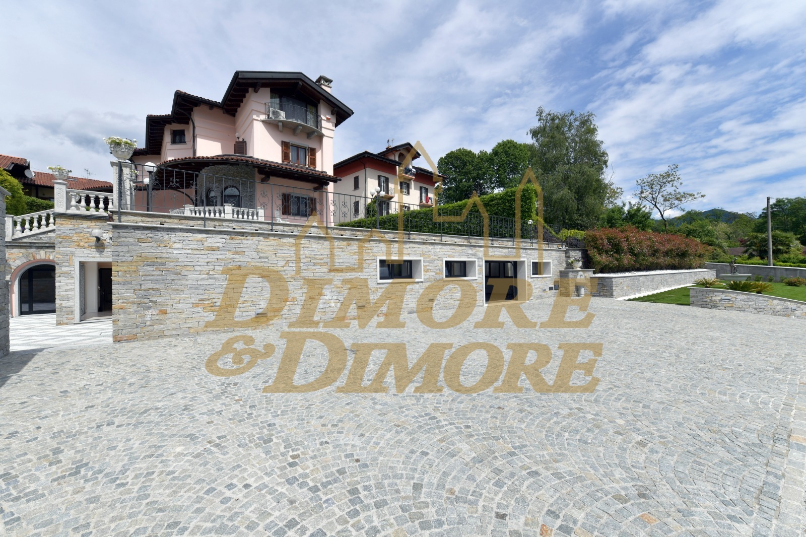 Immagine 13 di Villa in vendita  a Verbania