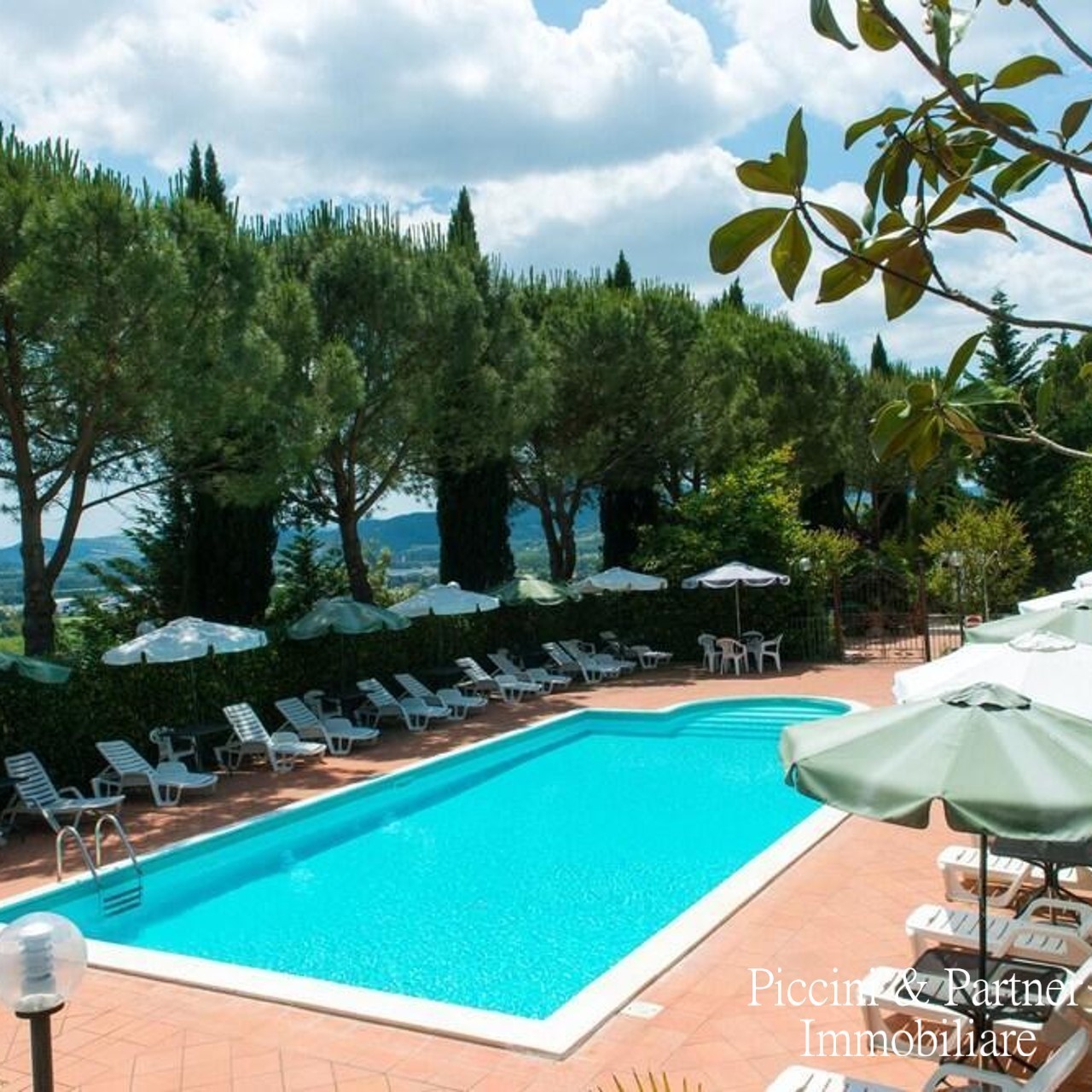 Immagine 2 di Albergo/B&B/Residence in vendita  a Magione