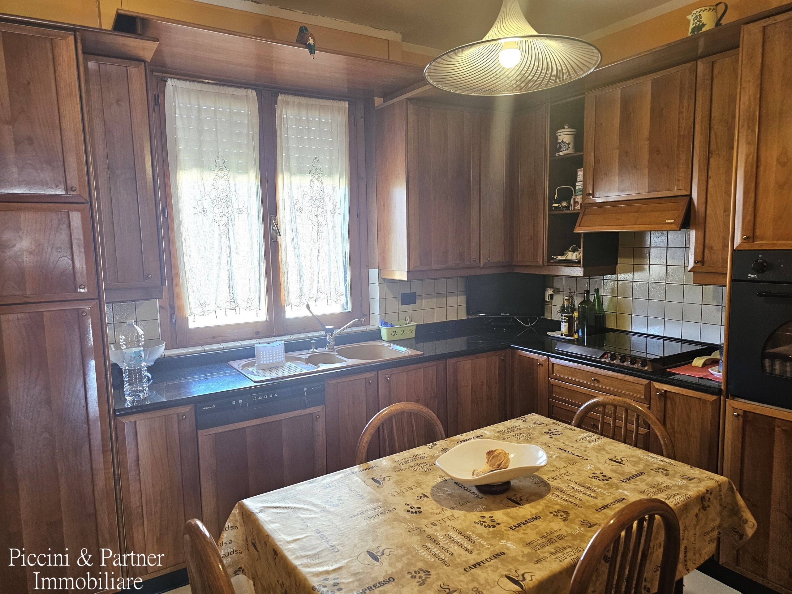 Immagine 6 di Pentalocale in vendita  in Via Ardigò a Perugia