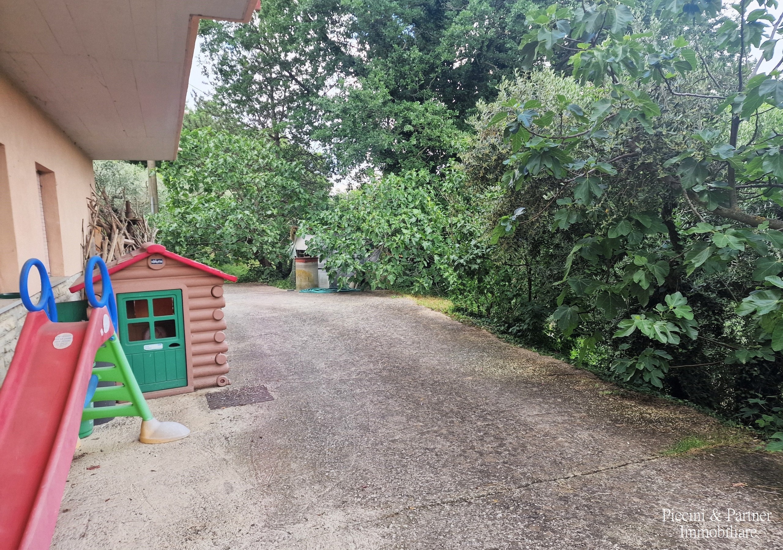 Immagine 3 di Pentalocale in vendita  in Strada Ponte Rio Ponte Pattoli a Perugia