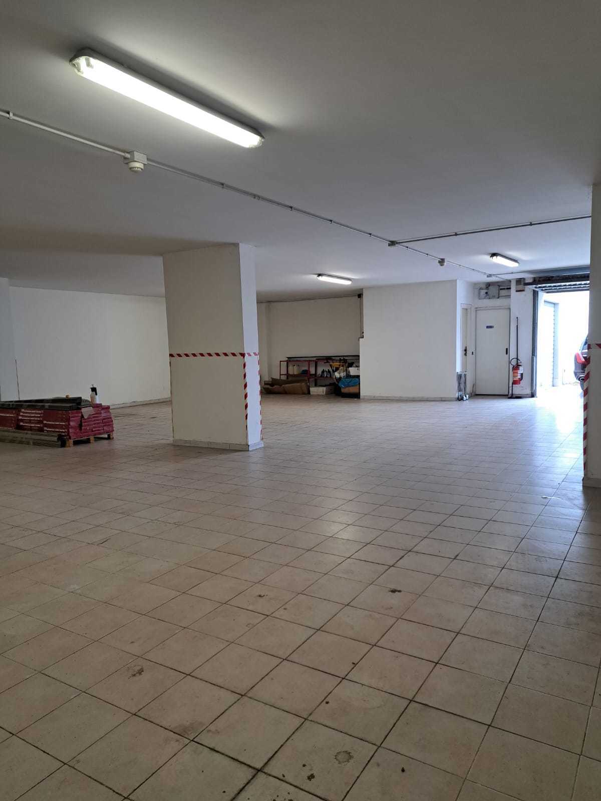 Immagine 6 di Locale commerciale in vendita  a Lanciano