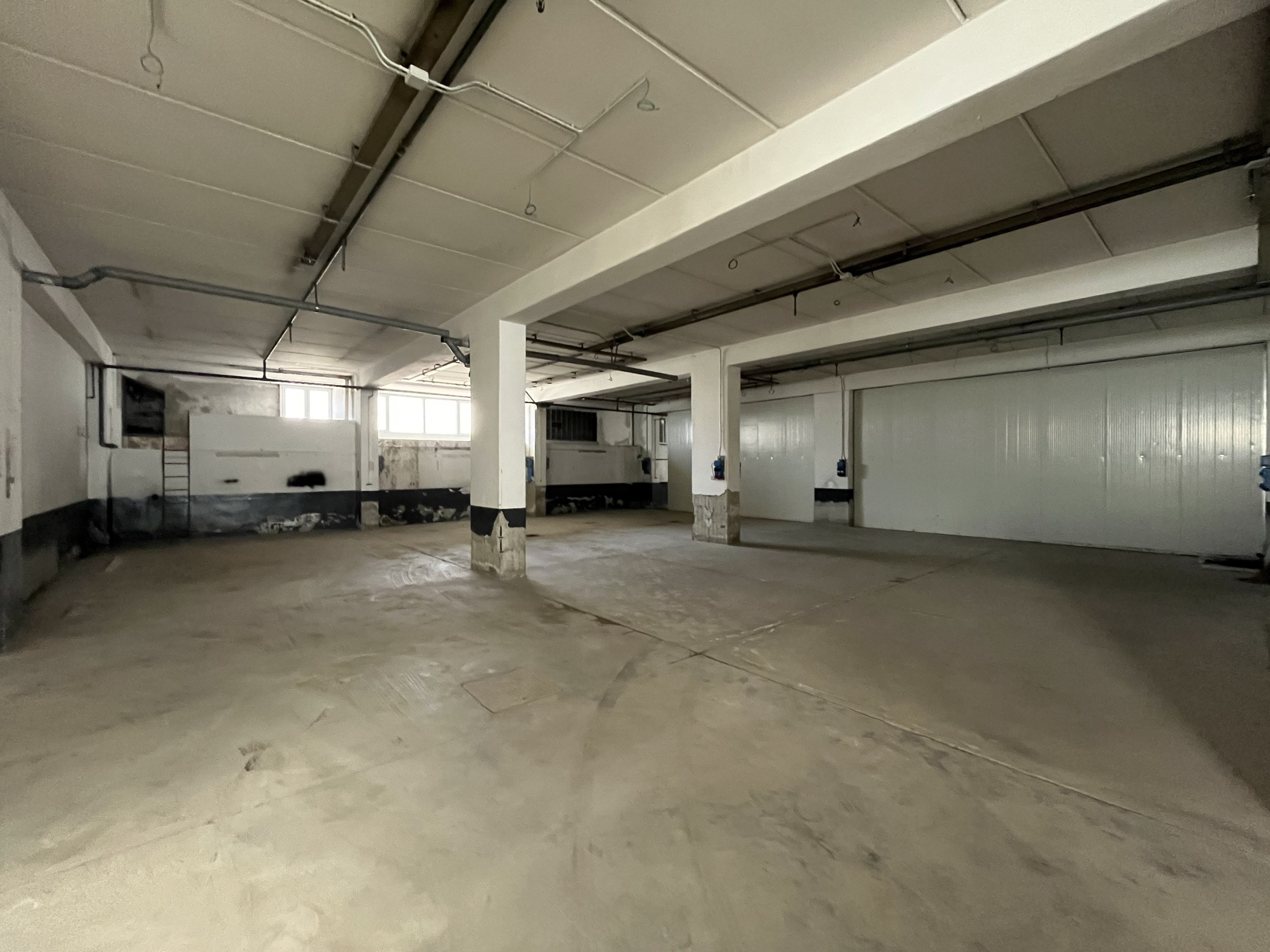 Immagine 8 di Magazzino in affitto  in Viale della Valle Lucrezia 50 a Catanzaro