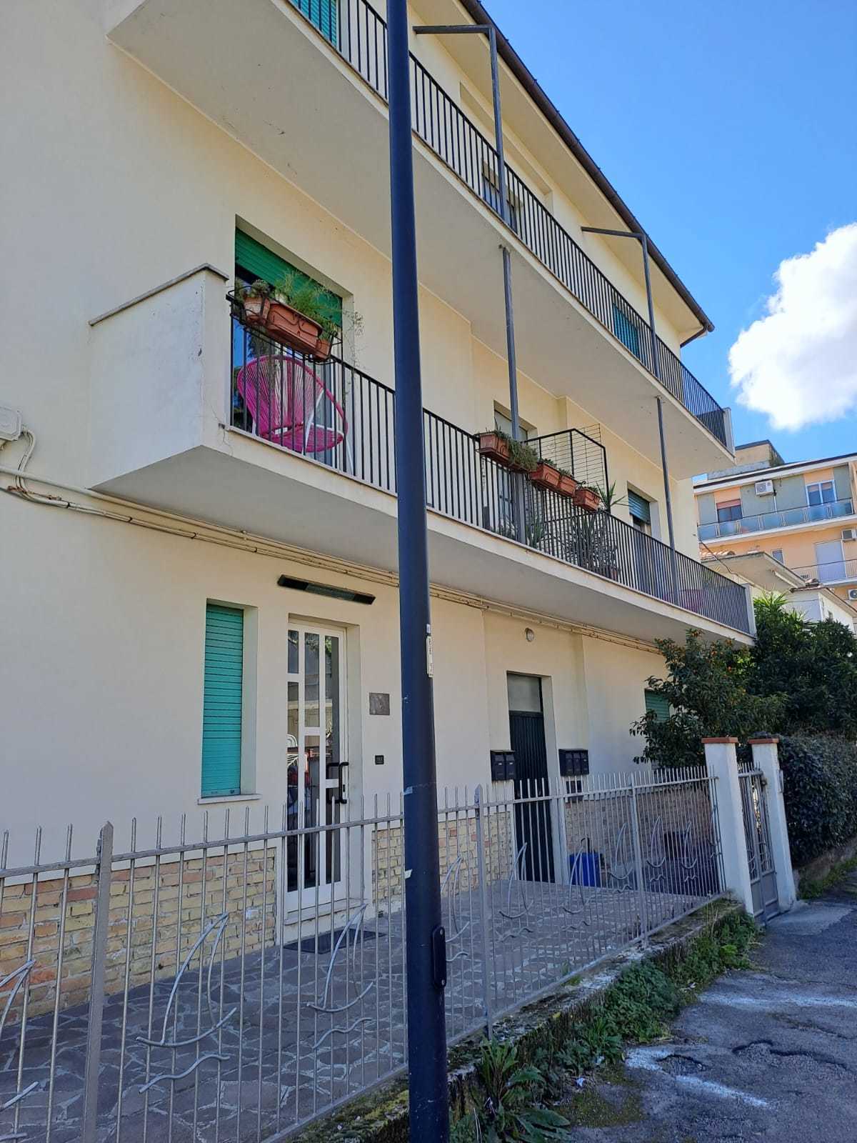 Immagine 1 di Quadrilocale in vendita  a Pescara