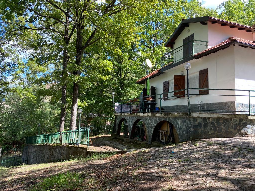 Immagine 4 di Villa in vendita  in località Vallacia 12 a Pareto