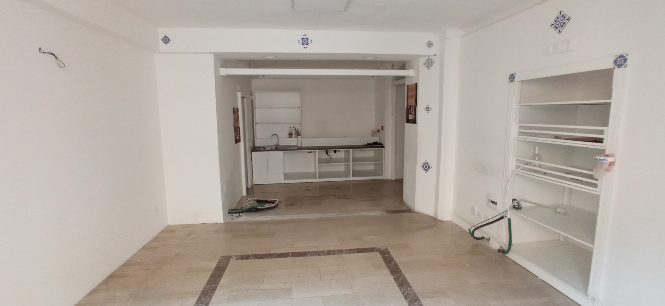 Immagine 3 di Locale commerciale in affitto  a Ragusa