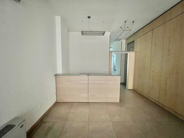 Immagine 5 di Ufficio in vendita  a Cesena