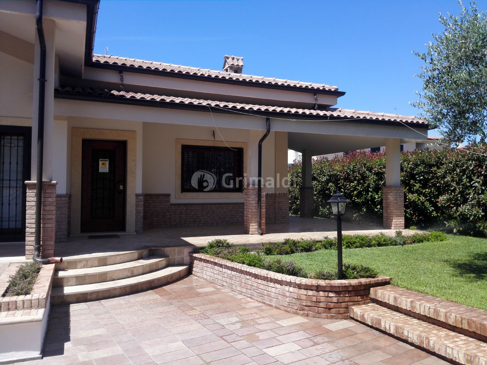 Immagine 2 di Casa bifamiliare in vendita  in Via Aurora 22 a Anzio