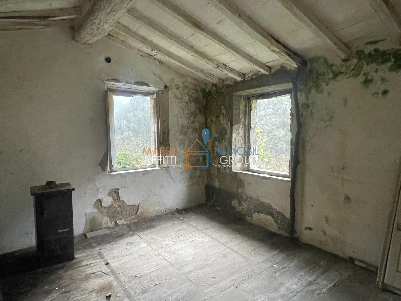 Immagine 34 di Casa semindipendente in vendita  in Via Monte Grappa 1 a Stazzema