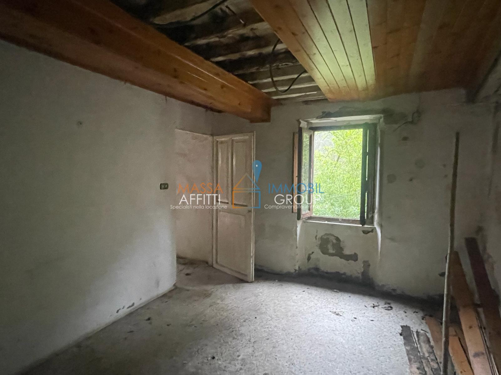 Immagine 26 di Casa semindipendente in vendita  in Via Monte Grappa 1 a Stazzema