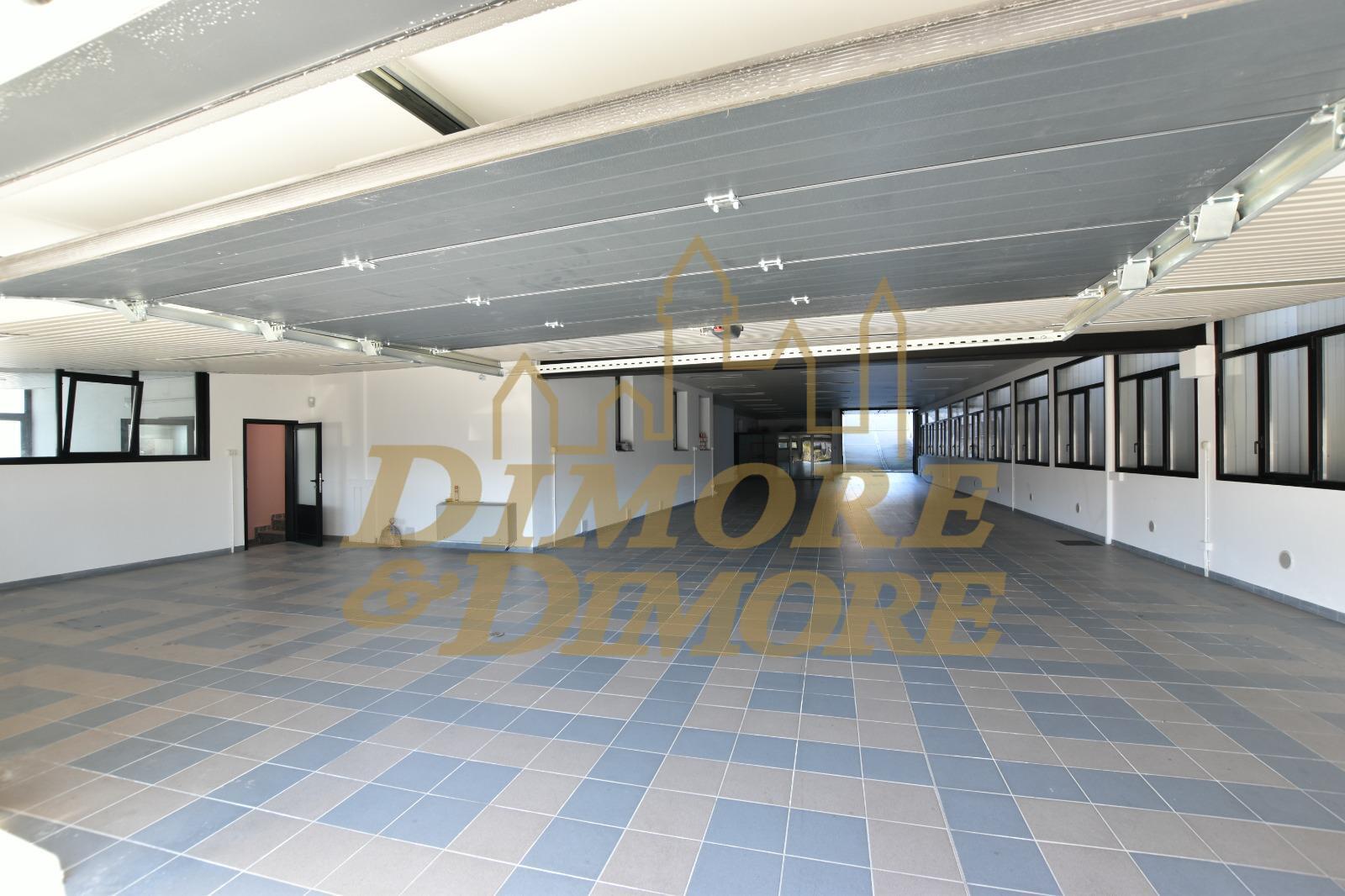 Immagine 12 di Villa in vendita  a Verbania