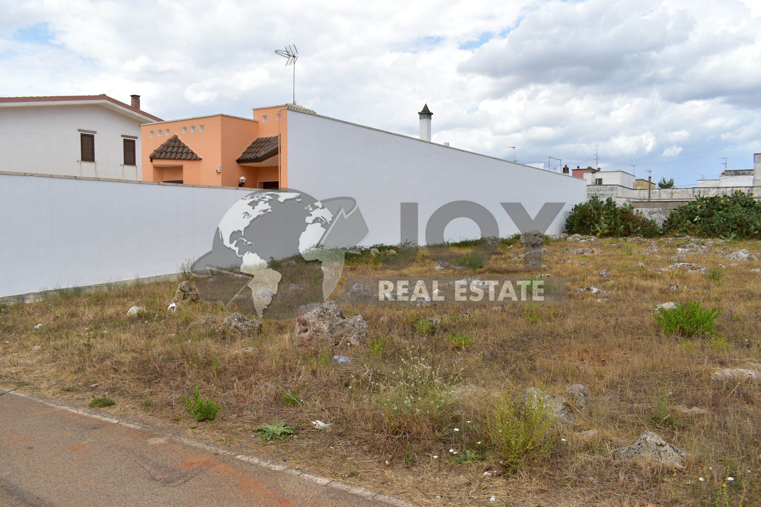 Immagine 9 di Terreno agricolo in vendita  in via morandi a San Donato Di Lecce