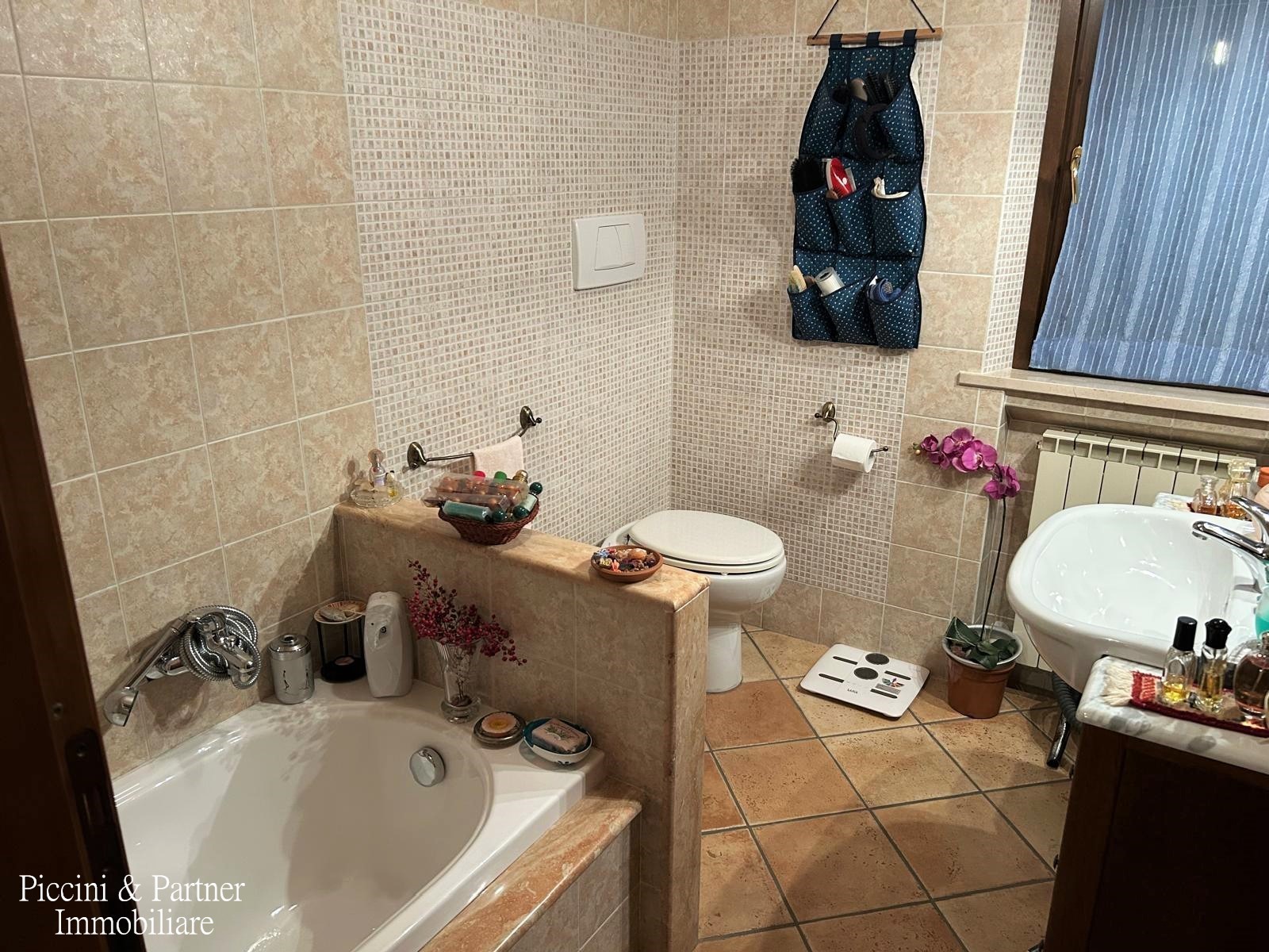 Immagine 28 di Casa trifamiliare in vendita  in Via Bagnolo a Castiglione Del Lago