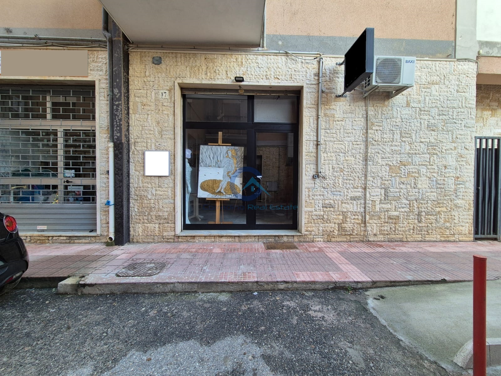 Immagine 10 di Locale commerciale in affitto  a Catanzaro