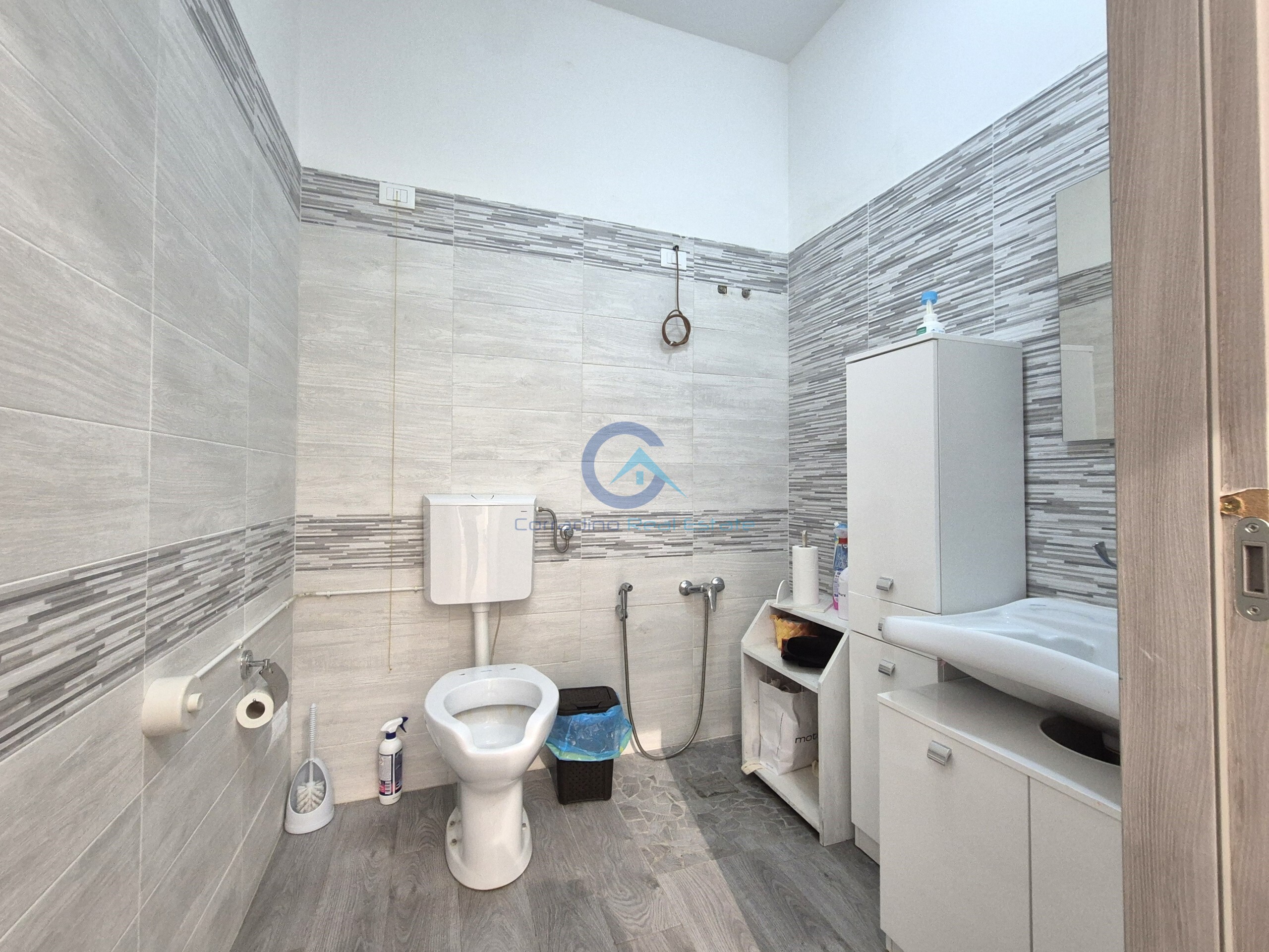 Immagine 6 di Locale commerciale in affitto  a Catanzaro