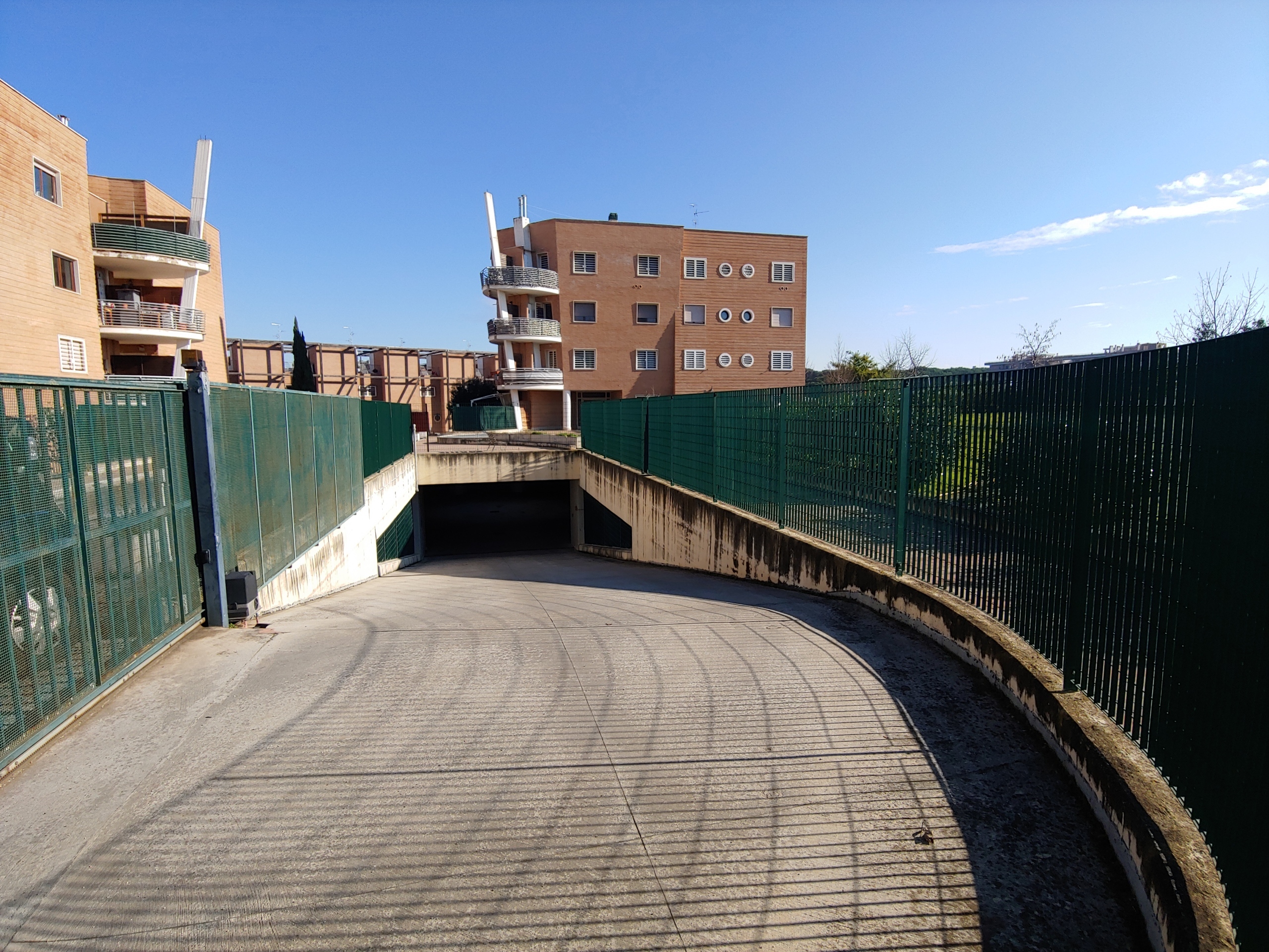 Immagine 2 di Garage in vendita  in Via Don Tonino Bello 97 a Roma