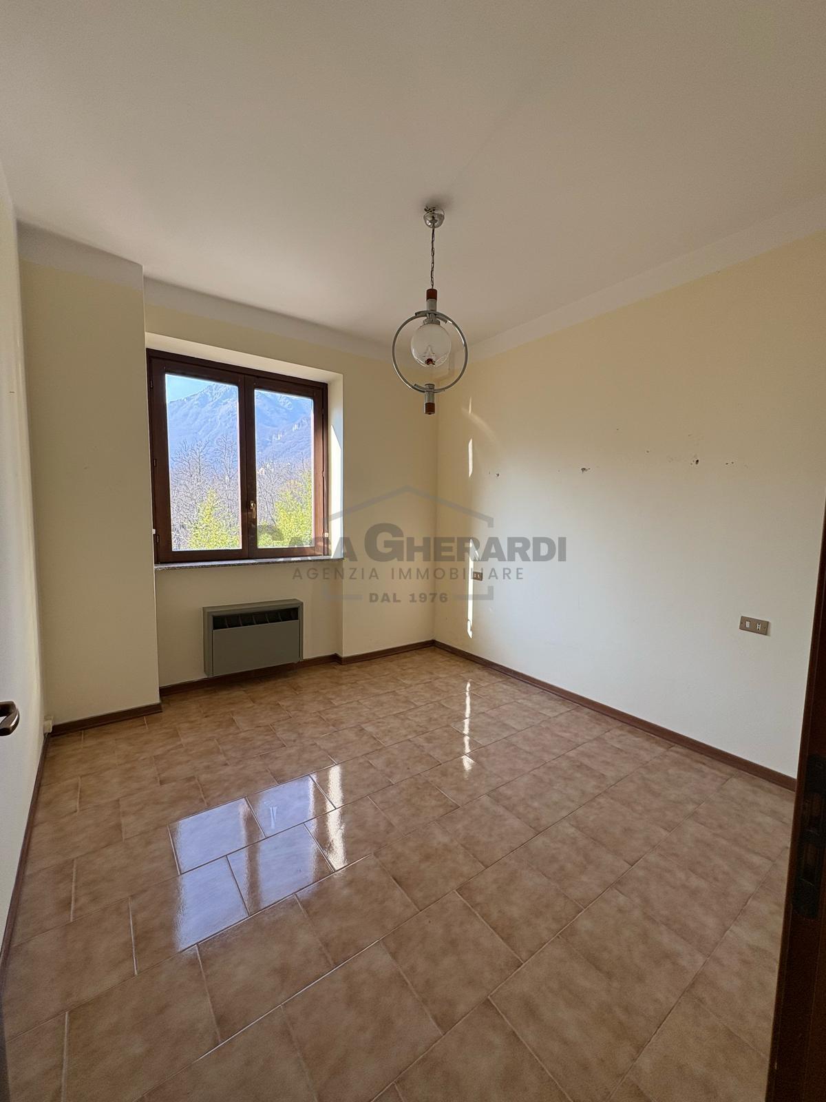 Immagine 11 di Trilocale in vendita  in Via Santa Geltrude Comensoli a Rota D'imagna