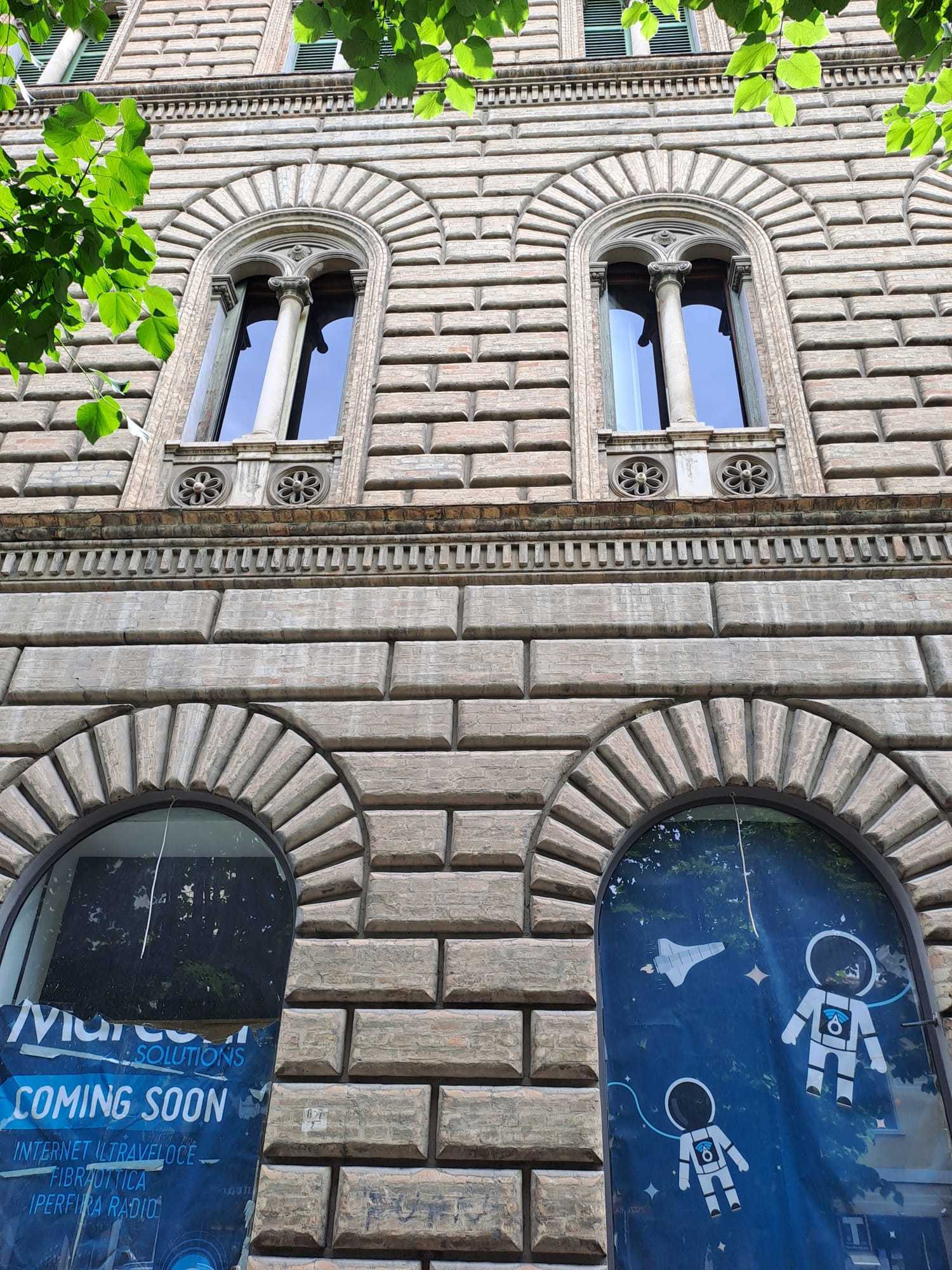 Immagine 2 di Ufficio in vendita  a Pescara