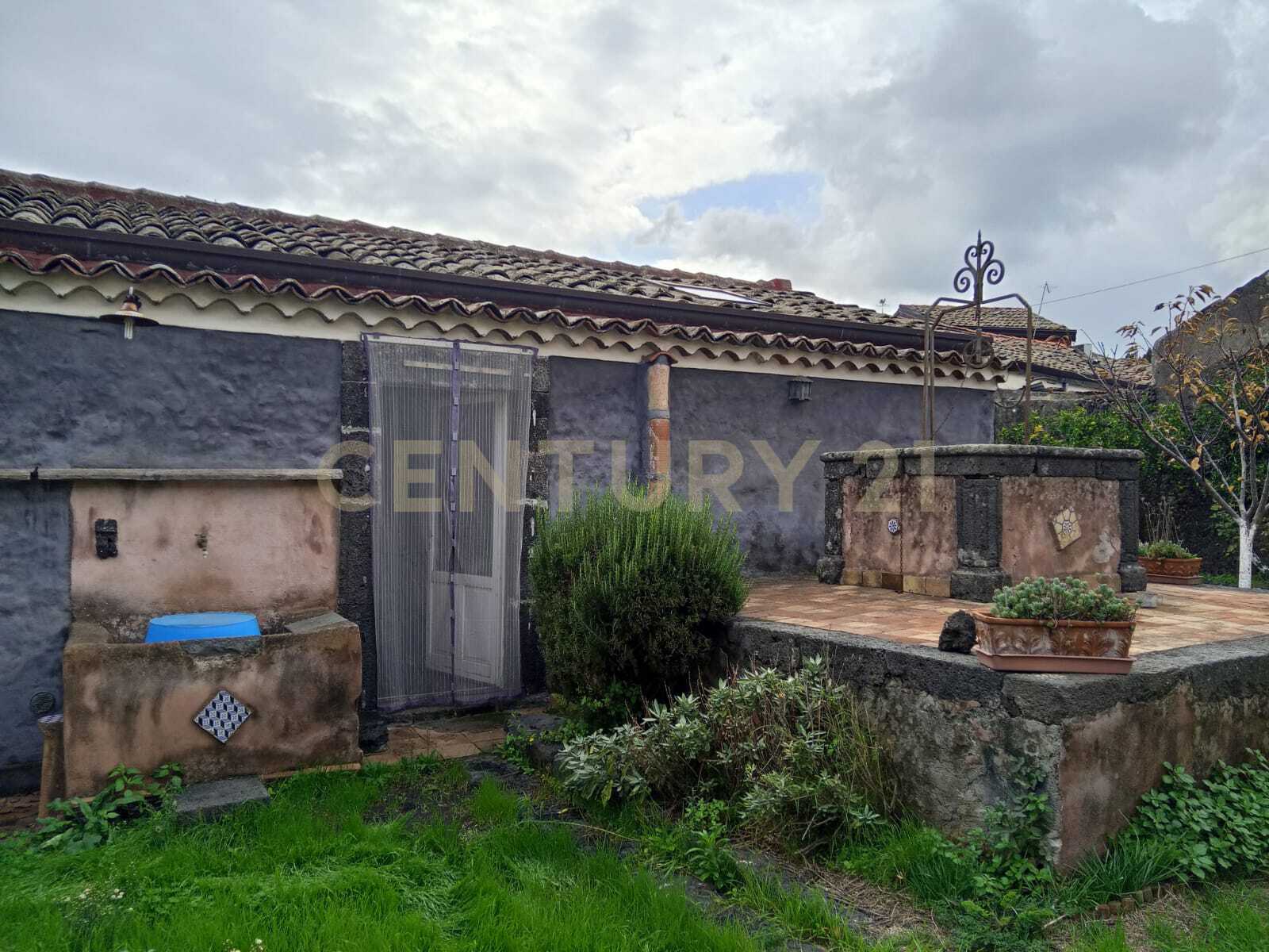 Immagine 89 di Villa in vendita  in Via Calvario 43 a Mascalucia