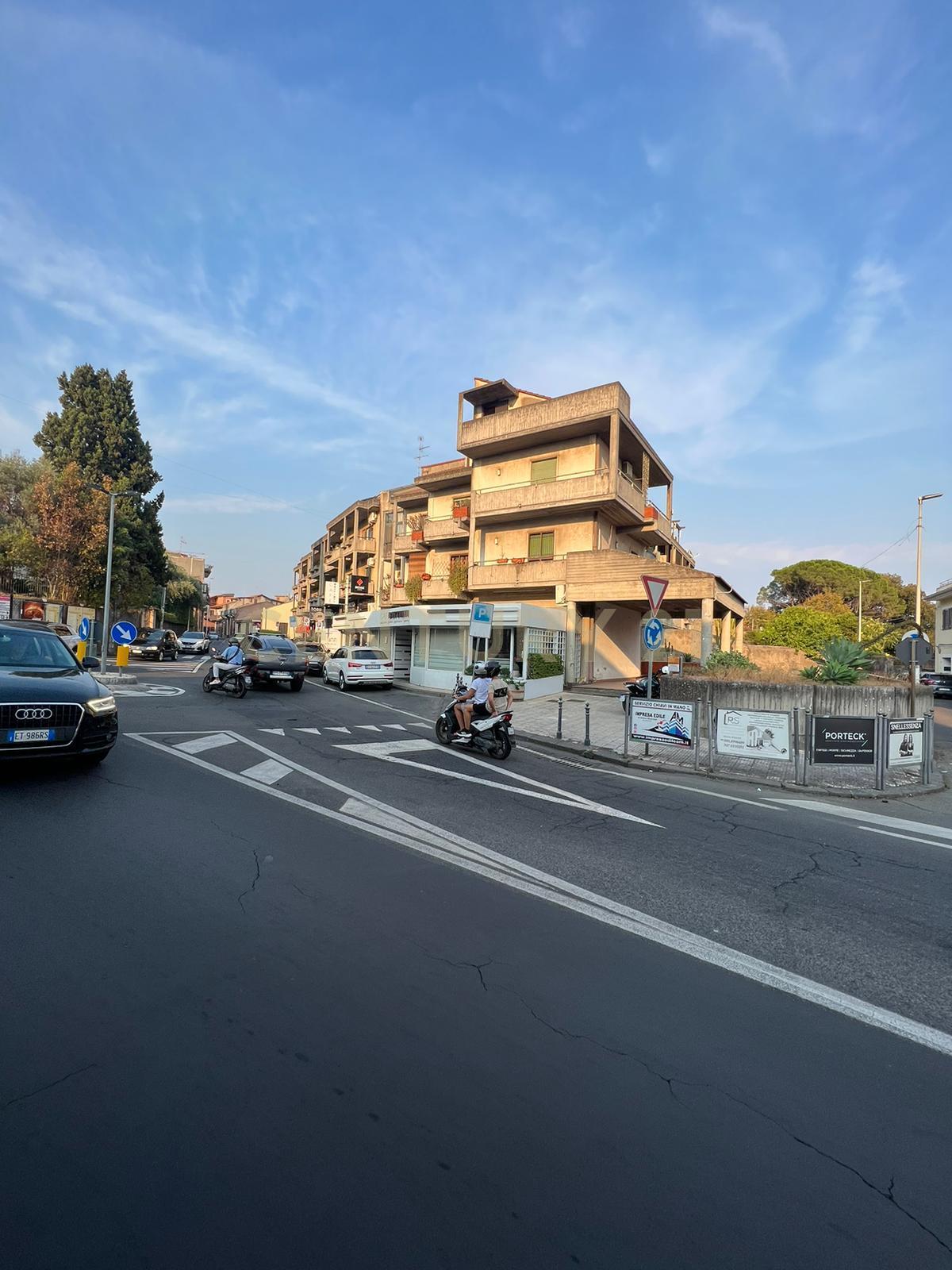 Immagine 7 di Garage in vendita  in Via Moncada 1 a Sant'agata Li Battiati