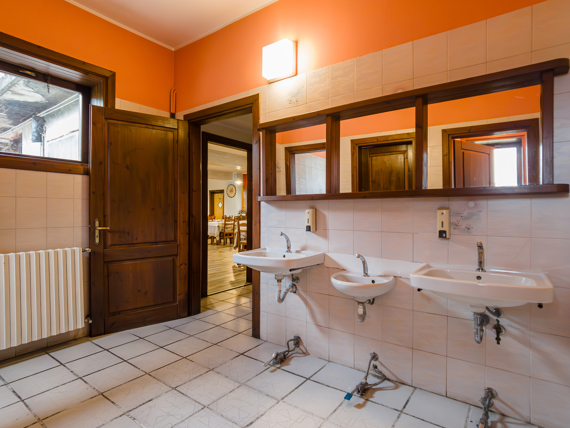 Immagine 17 di Bar / Ristorante in vendita  in Via Losa a Pessinetto