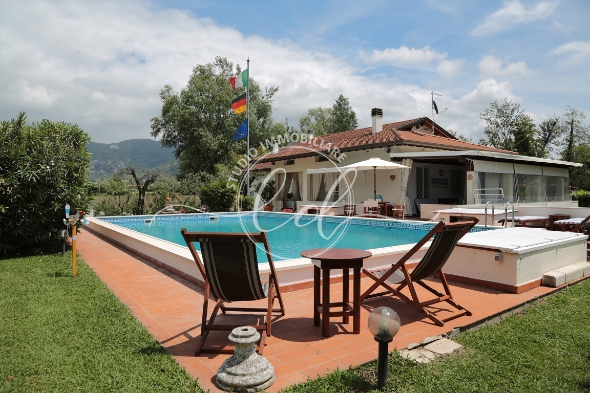 Immagine 30 di Casa indipendente in affitto  a Forte Dei Marmi