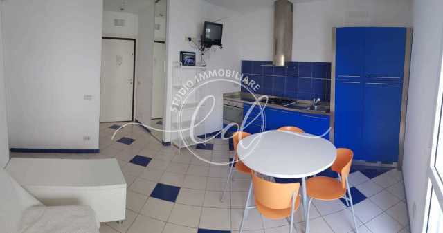 Immagine 1 di Quadrilocale in affitto  a Pietrasanta