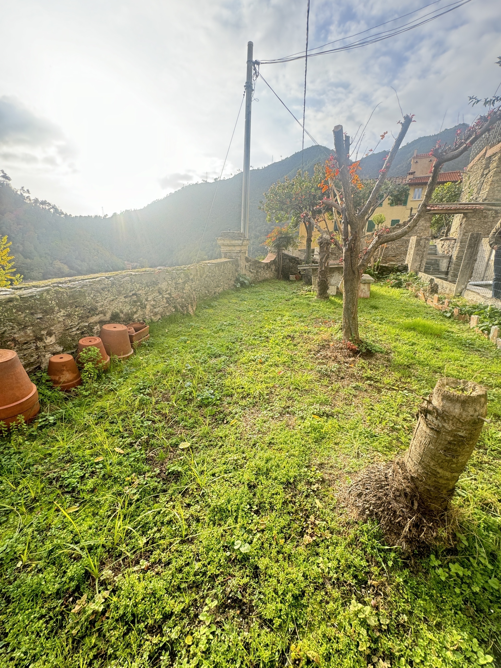 Immagine 31 di Porzione di casa in vendita  a Seravezza