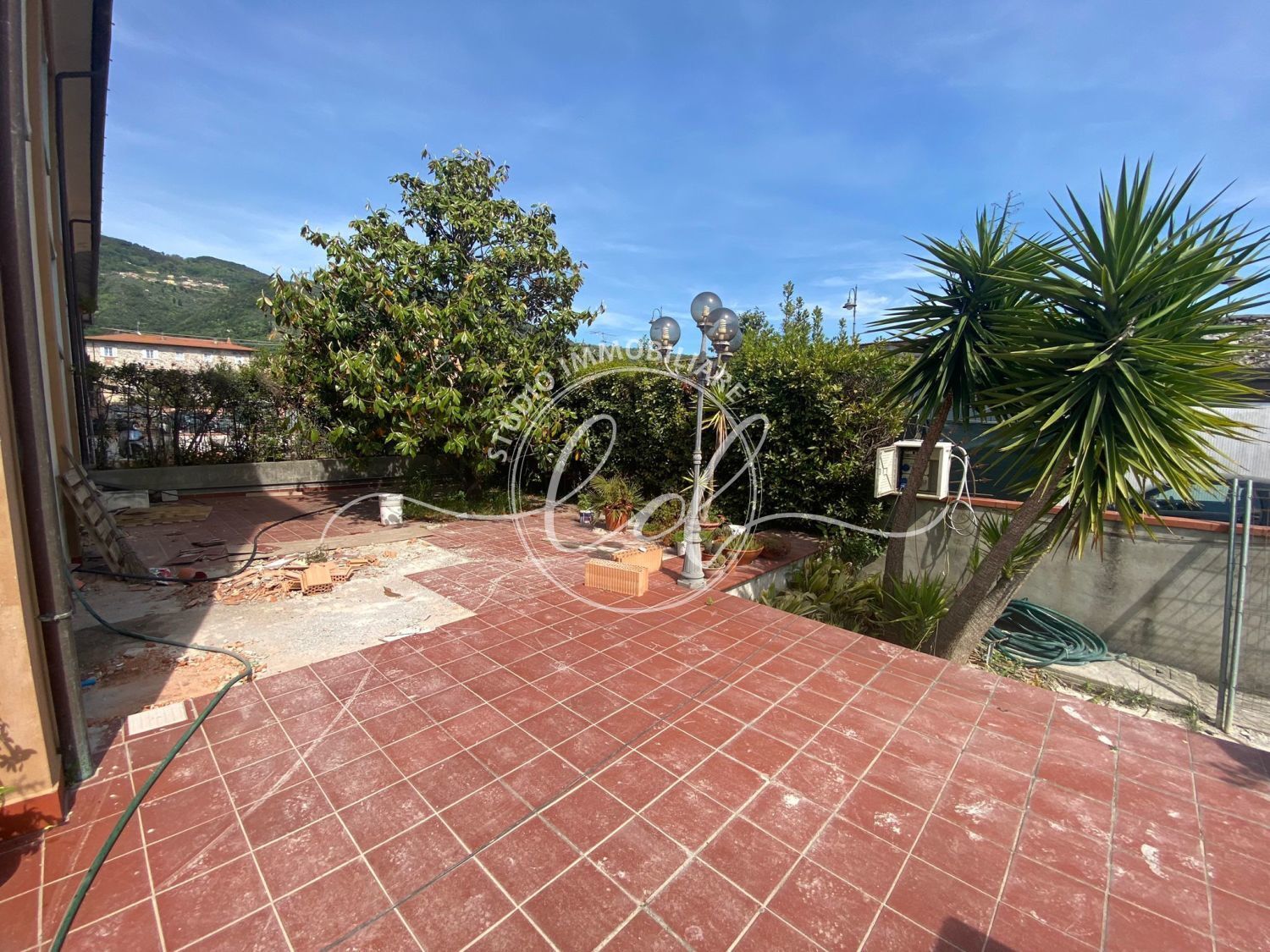 Immagine 33 di Porzione di casa in vendita  a Pietrasanta