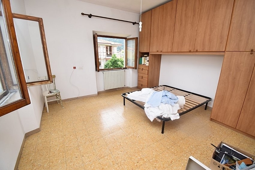 Immagine 28 di Porzione di casa in vendita  a Seravezza