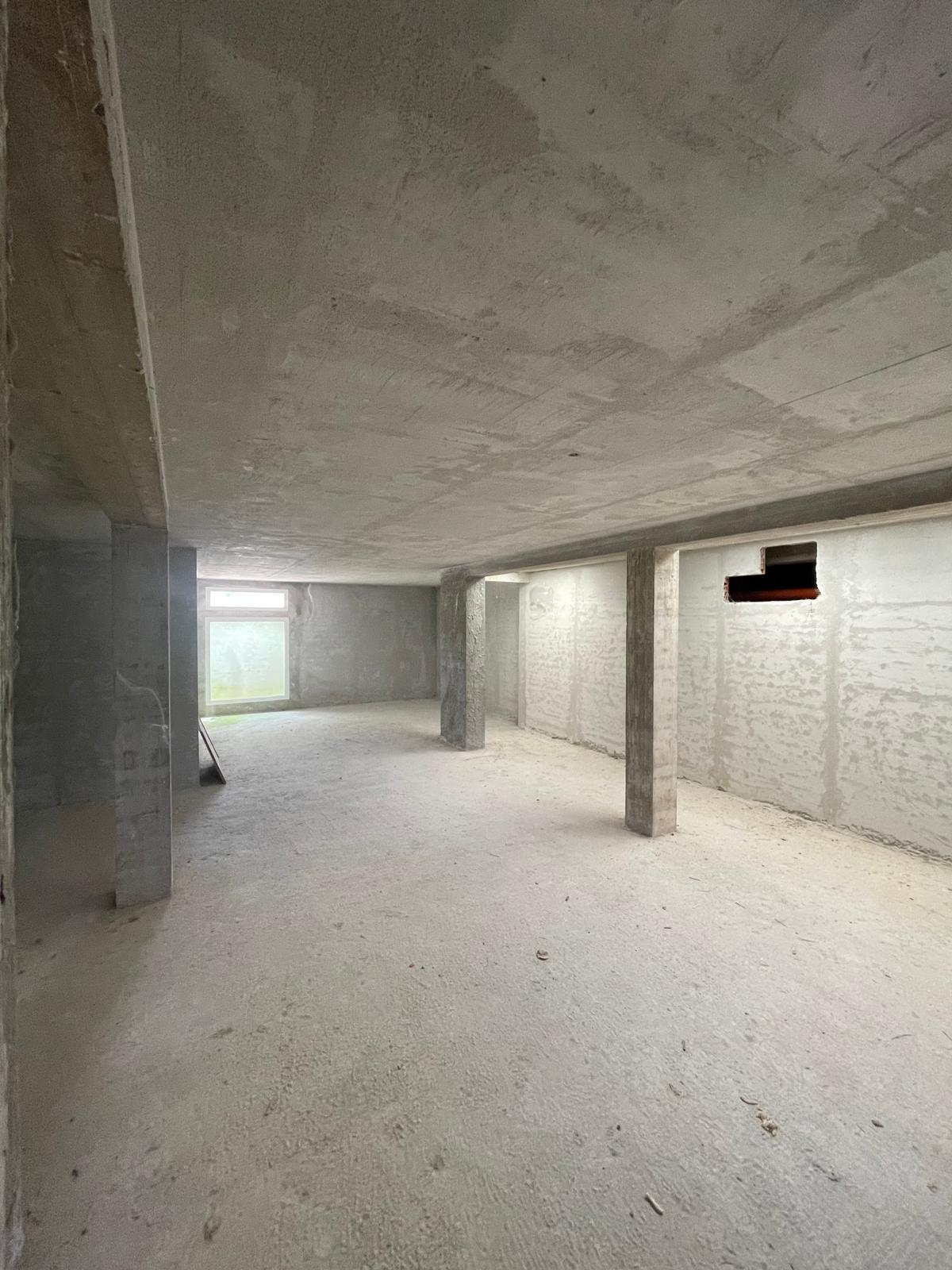 Immagine 36 di Villa in vendita  a Camaiore