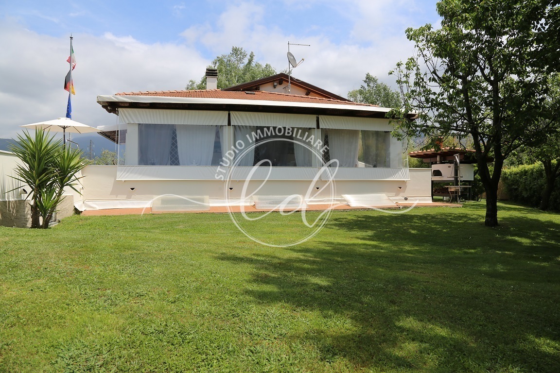 Immagine 17 di Casa indipendente in affitto  a Forte Dei Marmi