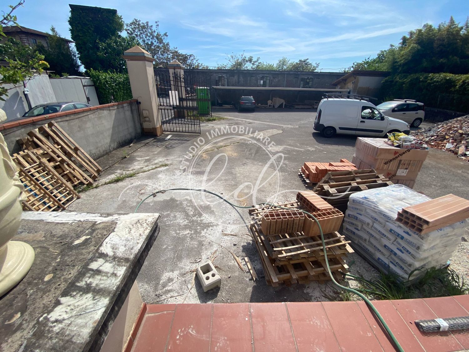 Immagine 32 di Porzione di casa in vendita  a Pietrasanta