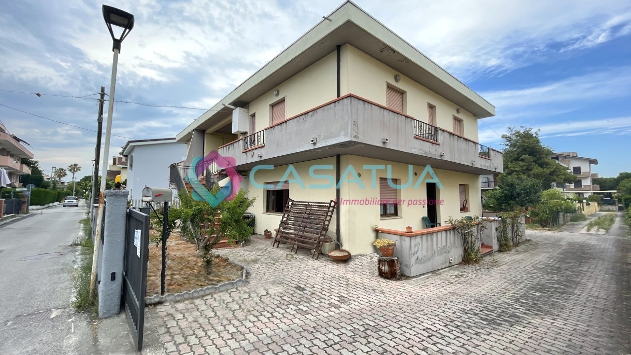 Immagine 28 di Trilocale in vendita  a Pineto