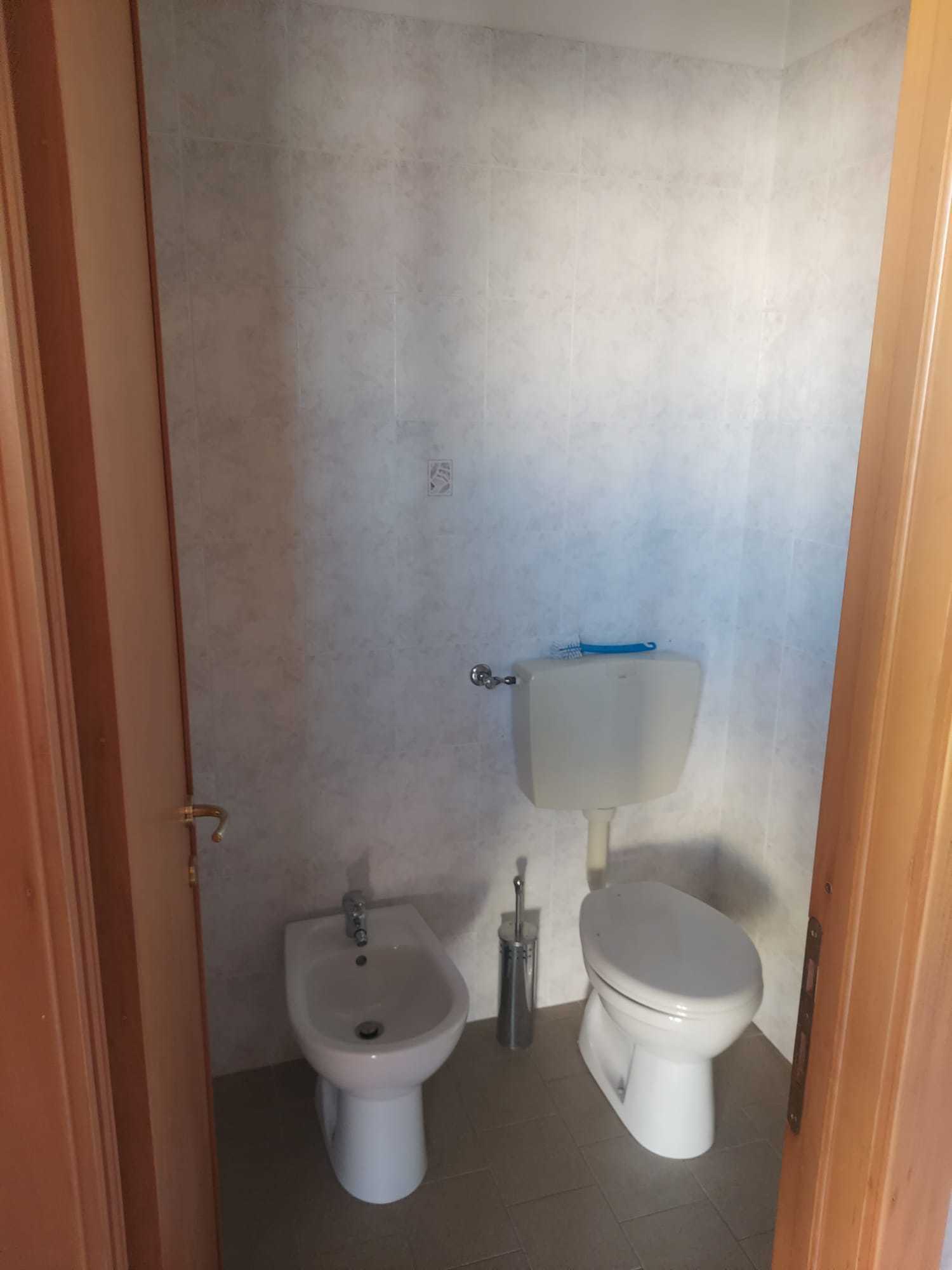 Immagine 4 di Ufficio in vendita  in Strada Statale 1 111 a Sarzana