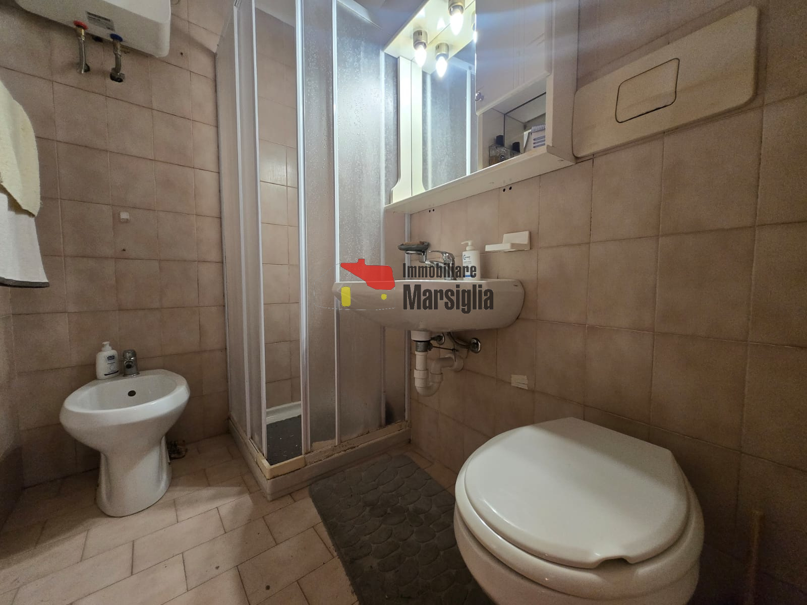 Immagine 14 di Bilocale in vendita  in Via Galileo Galilei 147 a San Remo