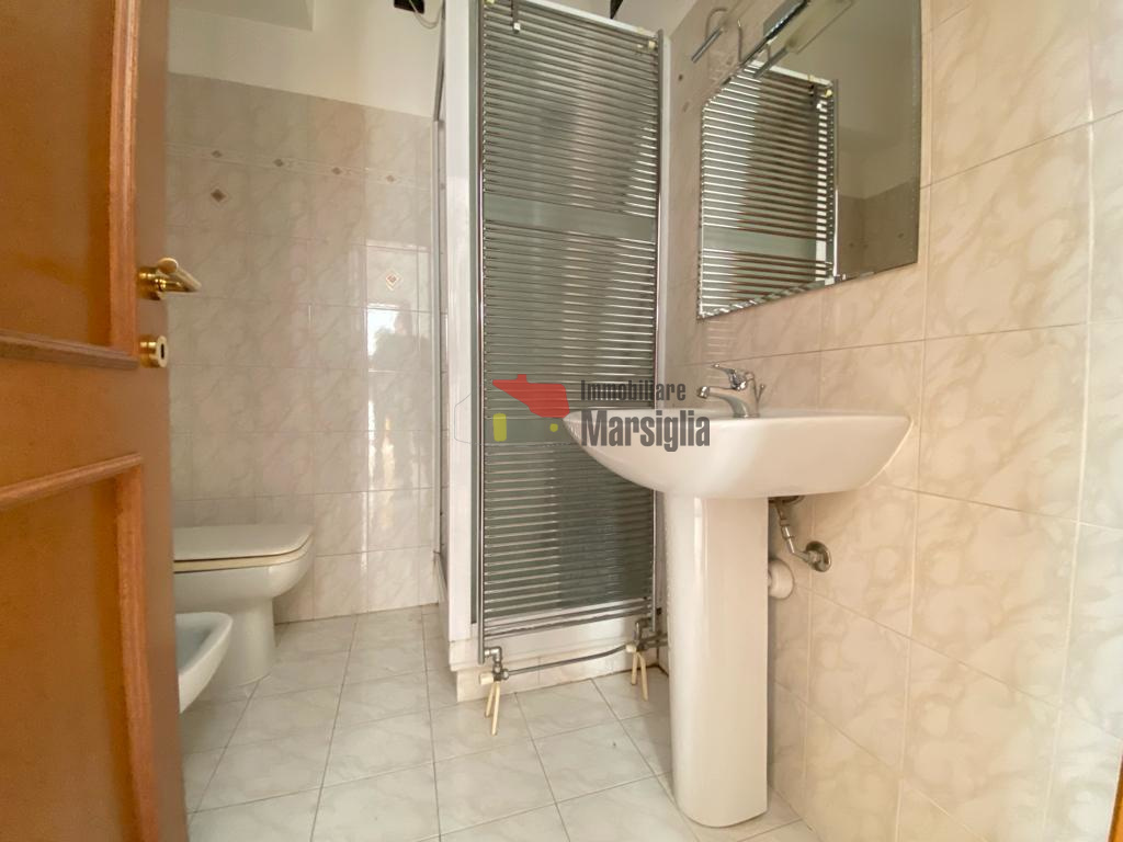 Immagine 18 di Quadrilocale in vendita  in Strada Solaro 88 a San Remo